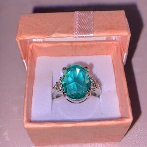 🌹 Silver Toned Large Green Oval CZ Stone Ring 🌹 7 NWT